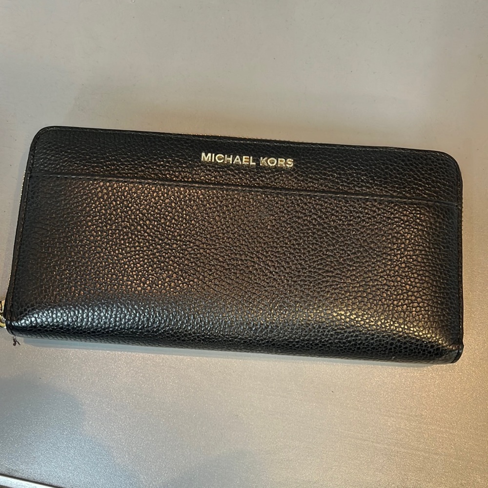 Michael Kors zip wallet